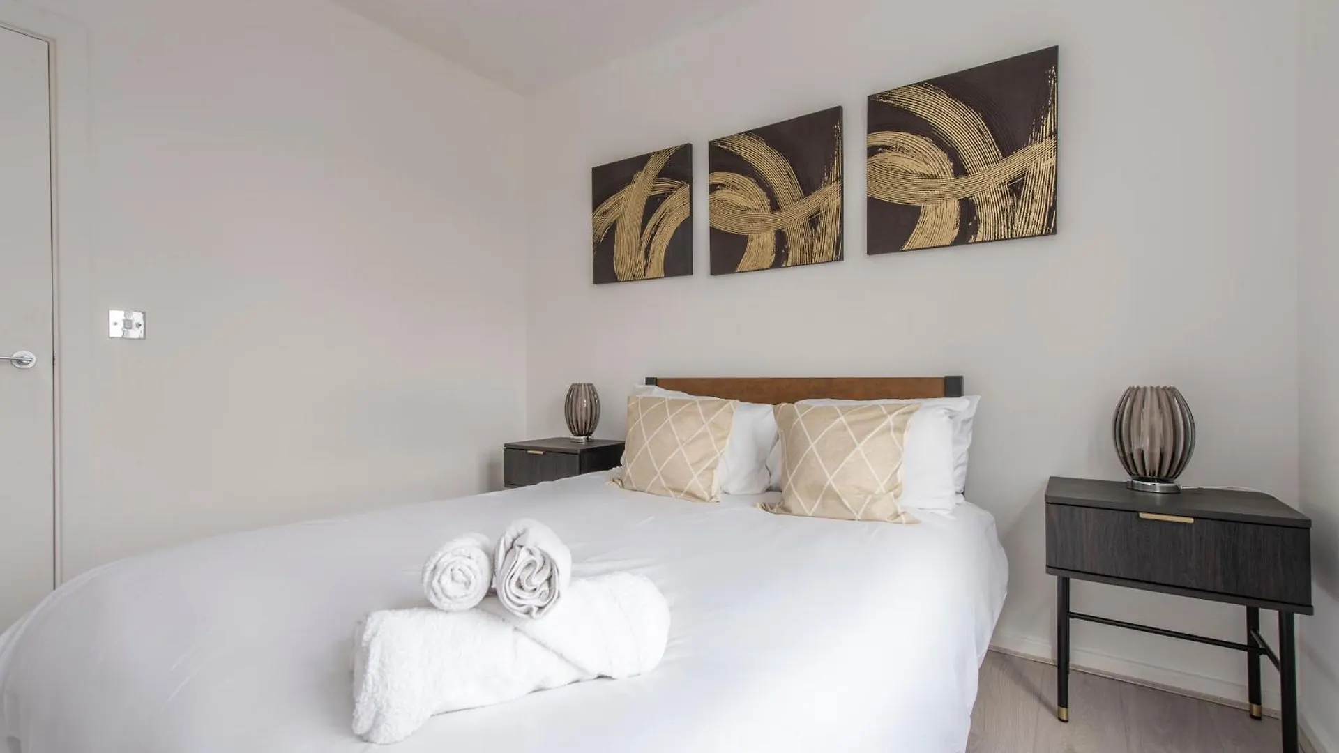 Modern Luxury Apartment By Bow Road Station London United Kingdom
