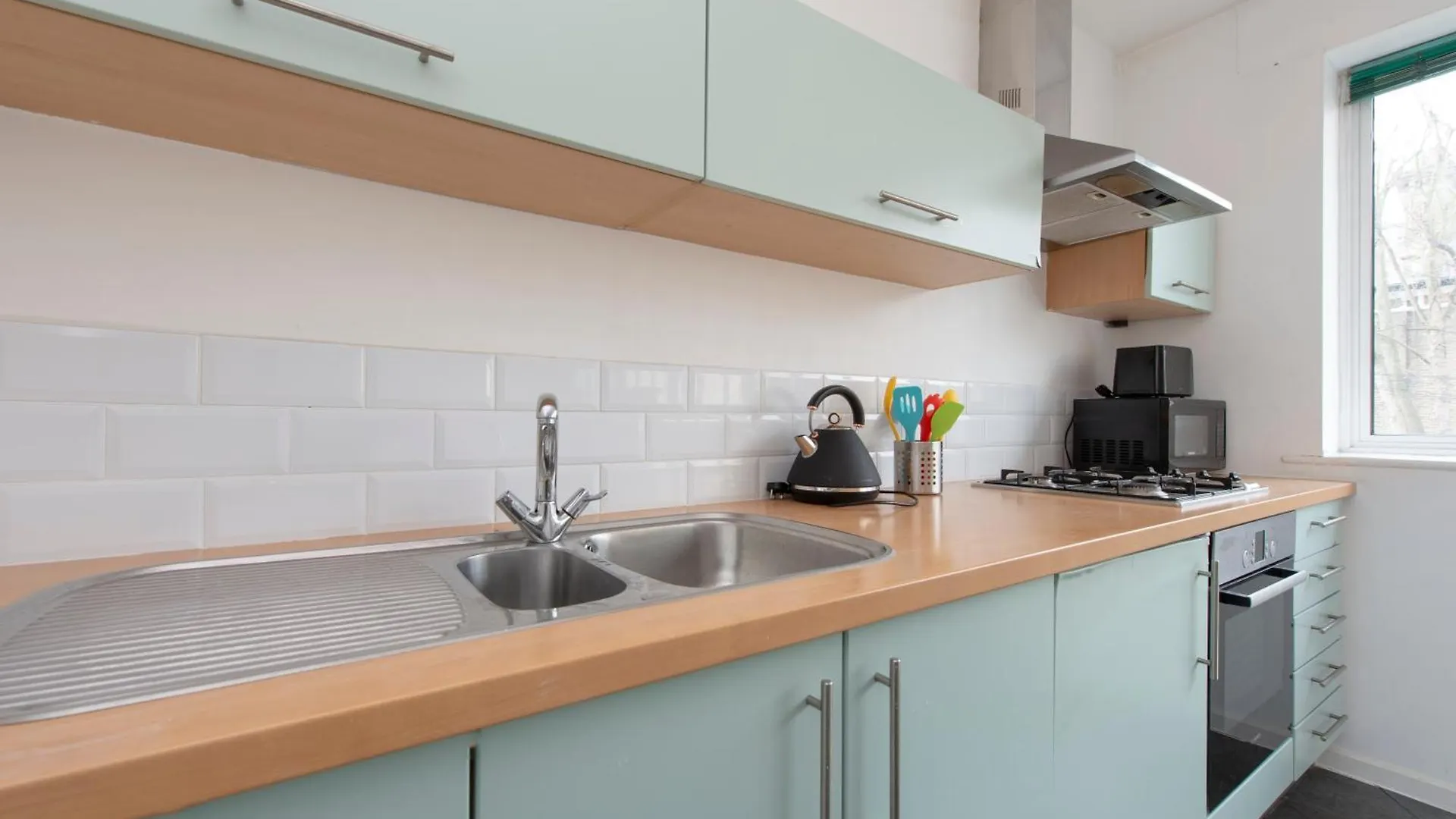 Modern Luxury Apartment By Bow Road Station Londýn