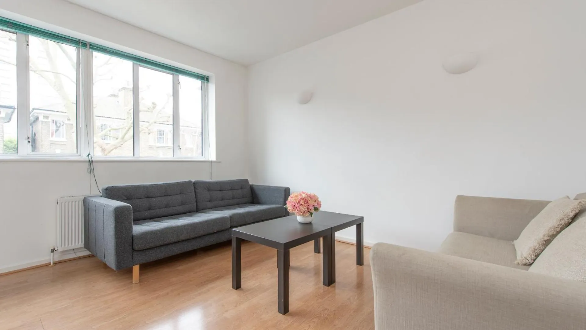 Modern Luxury Apartment By Bow Road Station Londýn